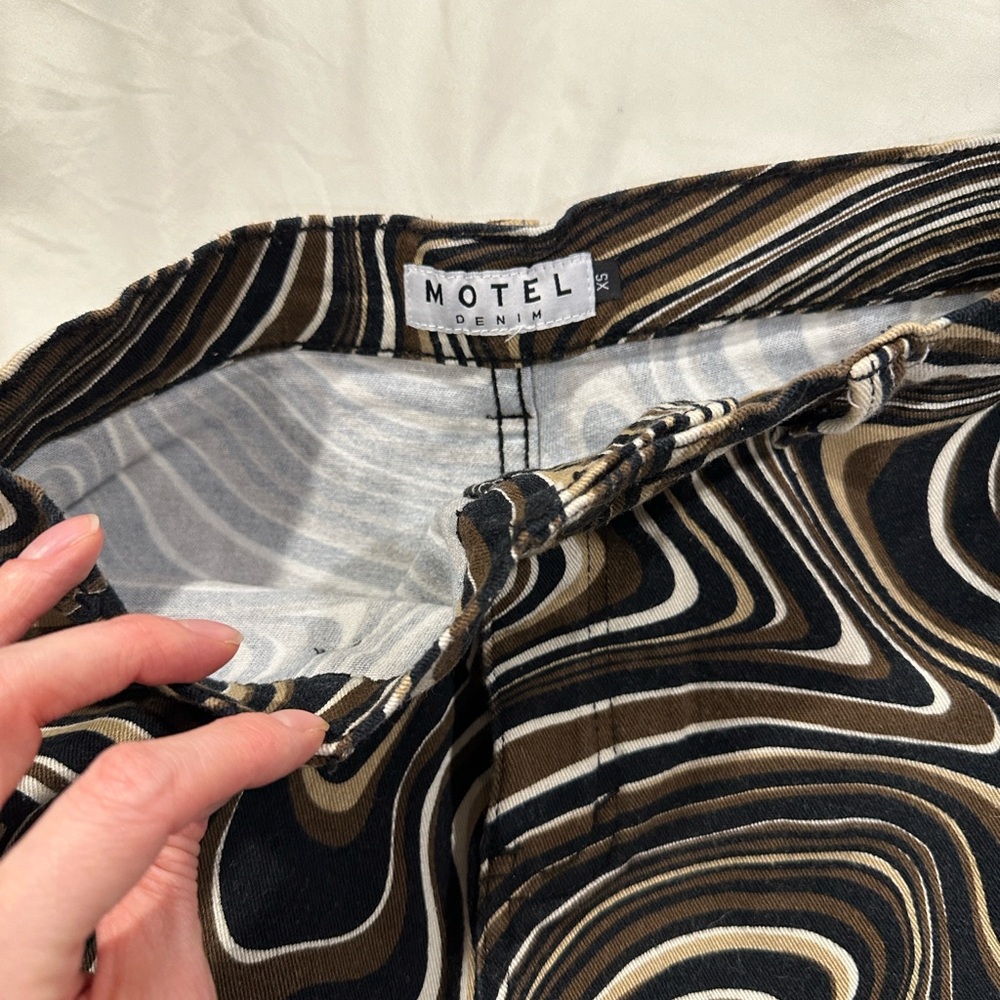 Motel Rocks Swirl Denim - Picture 4 of 7